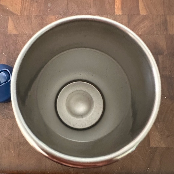 EUC Hydro Flask 32oz insulated cup with sipper top - Picture 3 of 6